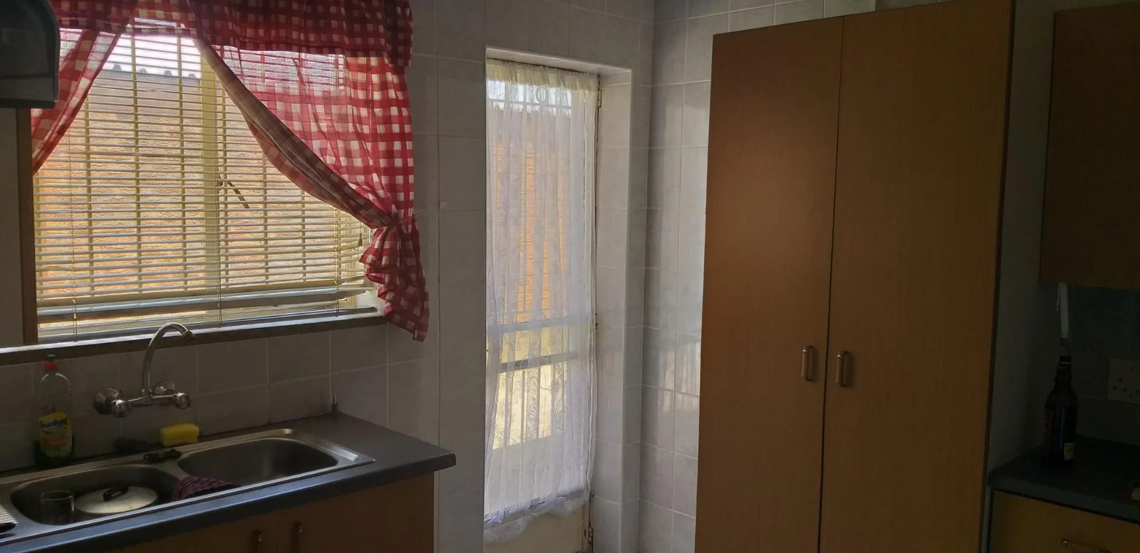 Spacious ground floor townhouse to rent in Three Rivers!
