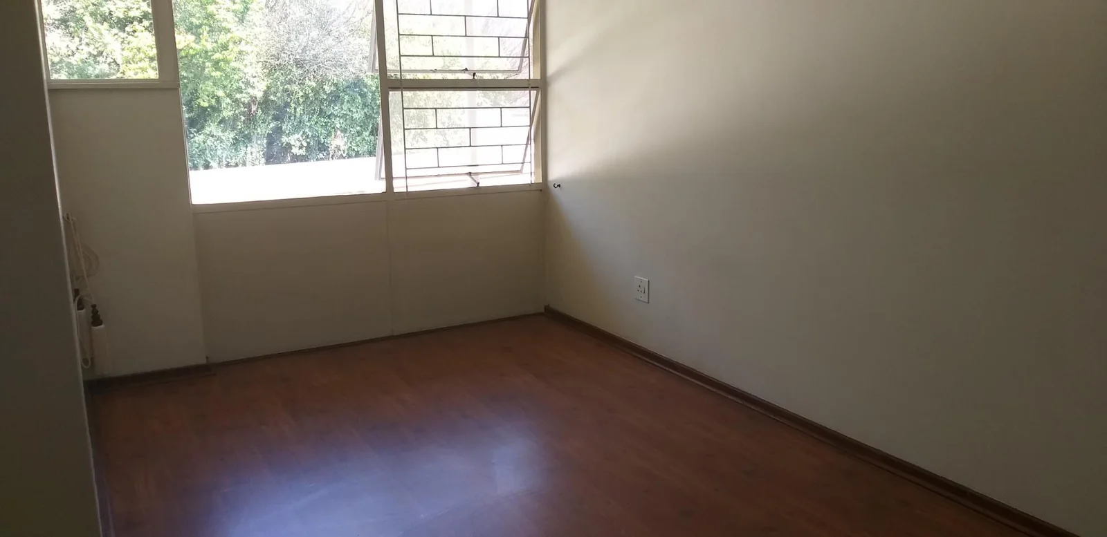 Sunny & spacious townhouse for sale in Three Rivers- Reduced to an absolute bargain price.