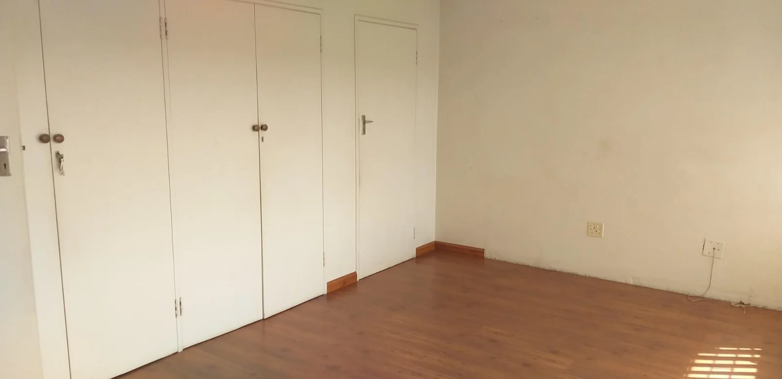 Sunny & spacious townhouse for sale in Three Rivers- Reduced to an absolute bargain price.