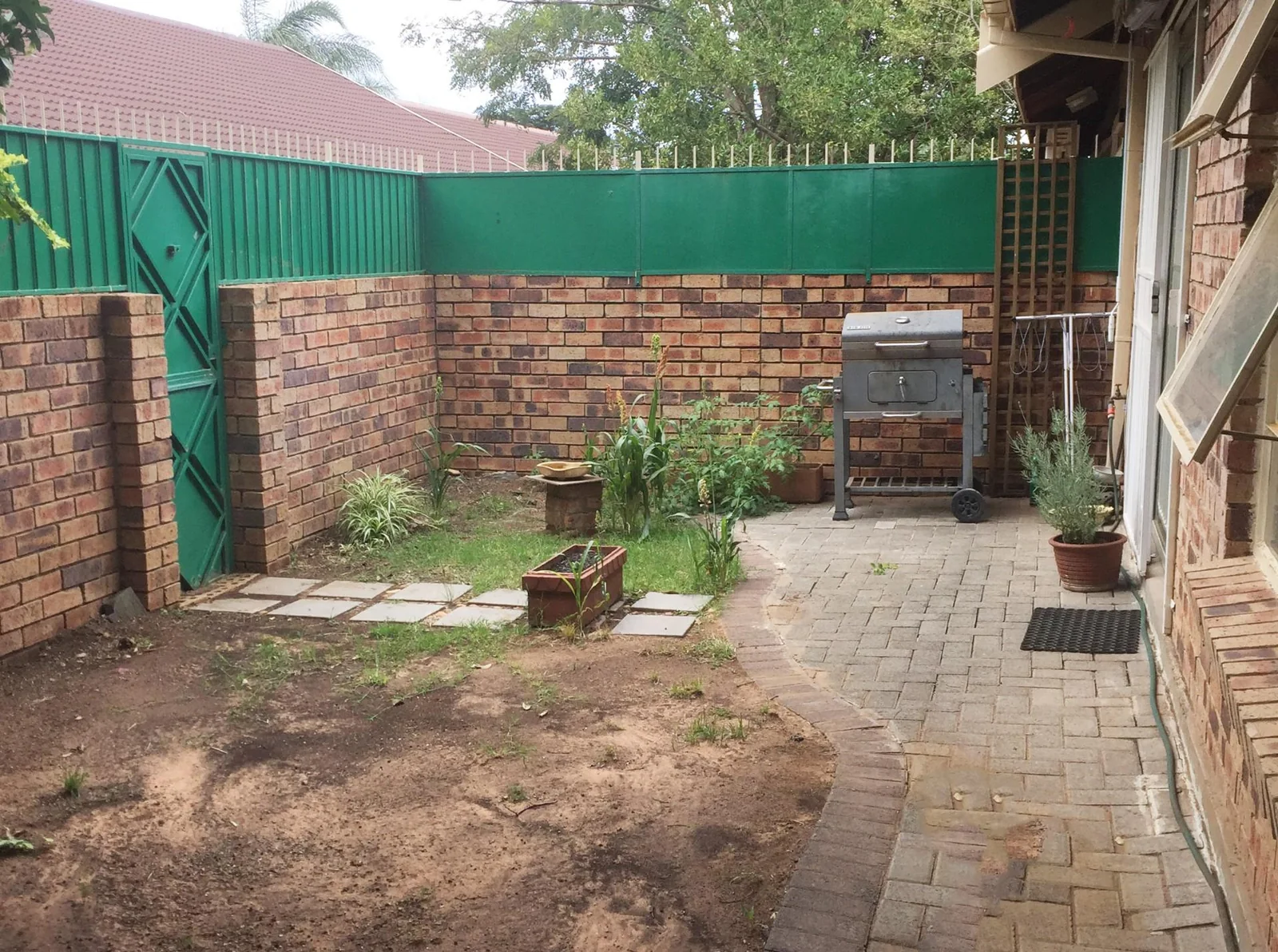 Spacious two-bedroom Townhouse with pet-friendly garden.