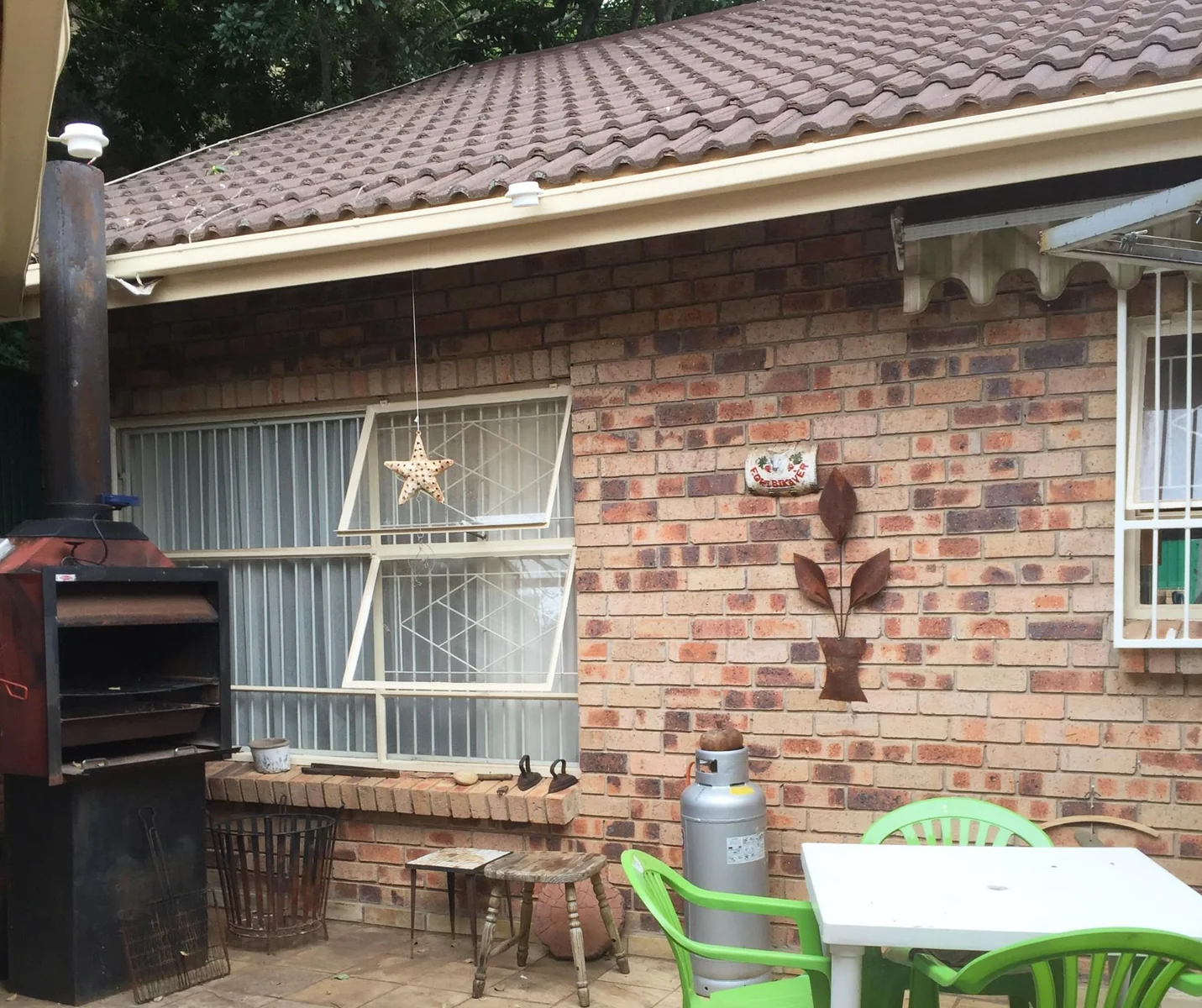 Spacious two-bedroom Townhouse with pet-friendly garden.
