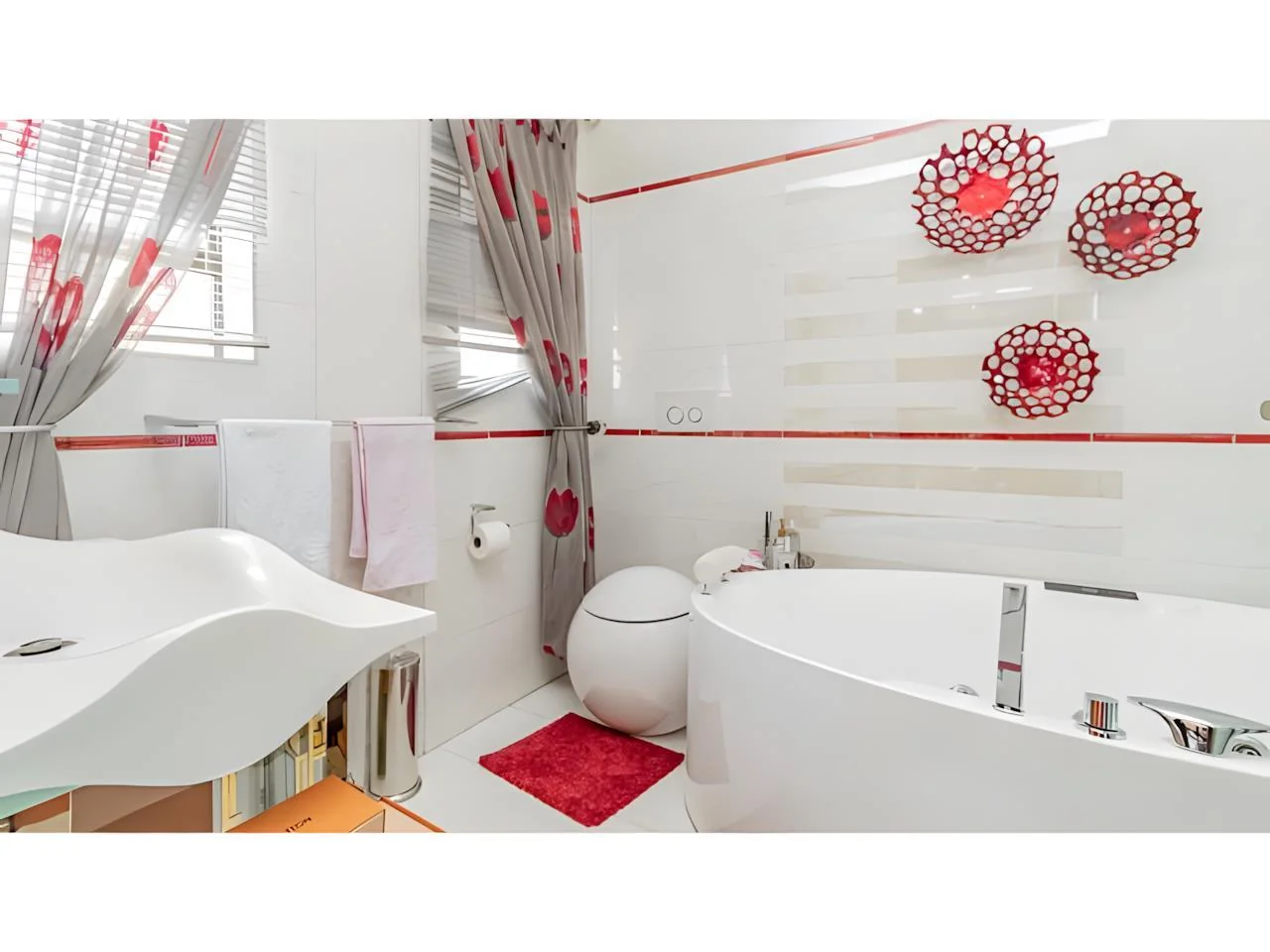 Luxurious 6 Bedroom Modern House in Midrand with Secure Living and Prime Location