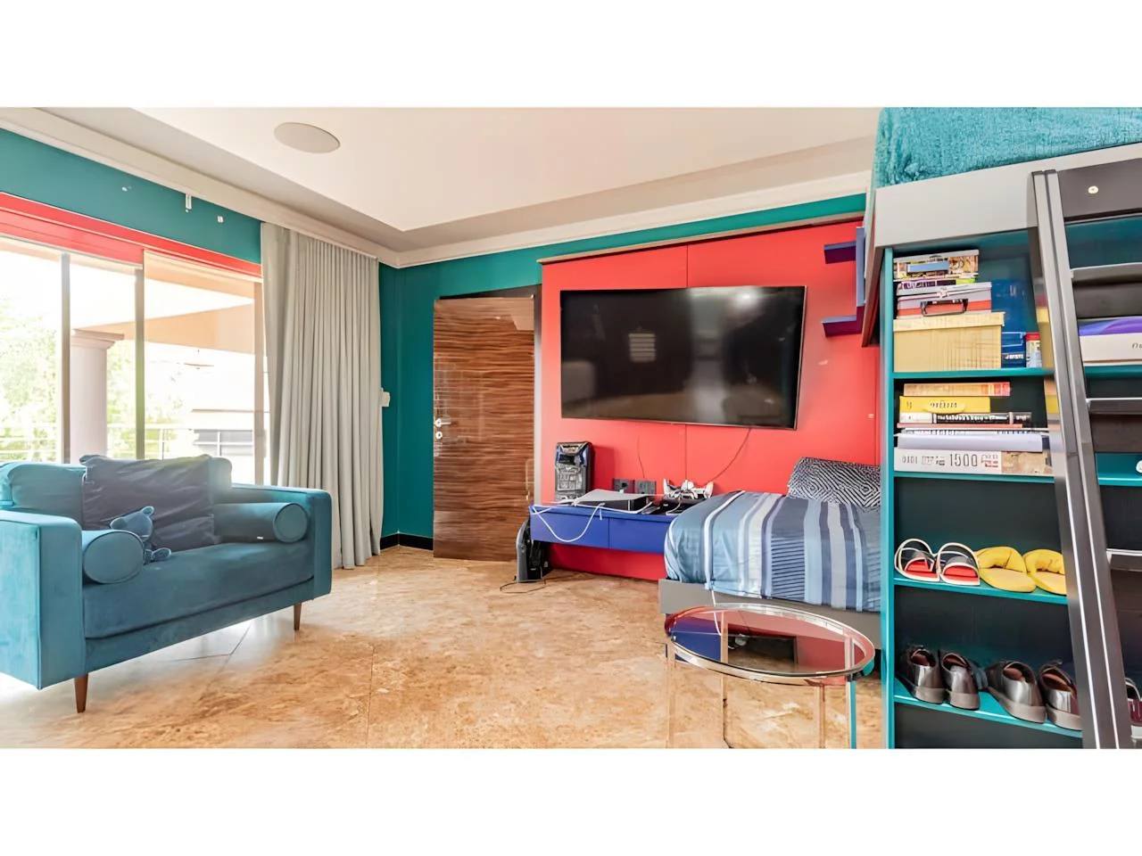 Luxurious 6 Bedroom Modern House in Midrand with Secure Living and Prime Location