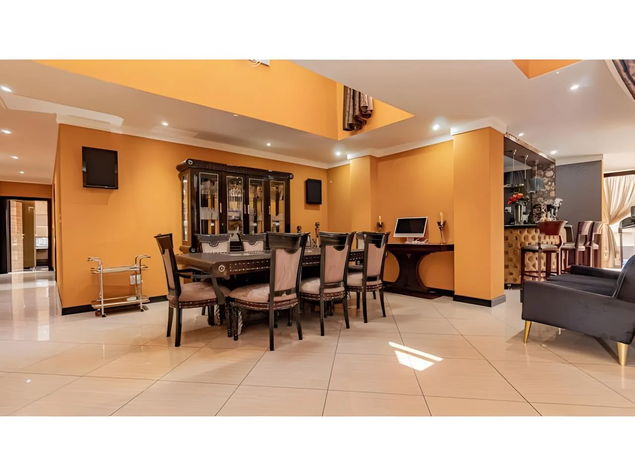 Luxurious 6 Bedroom Modern House in Midrand with Secure Living and Prime Location