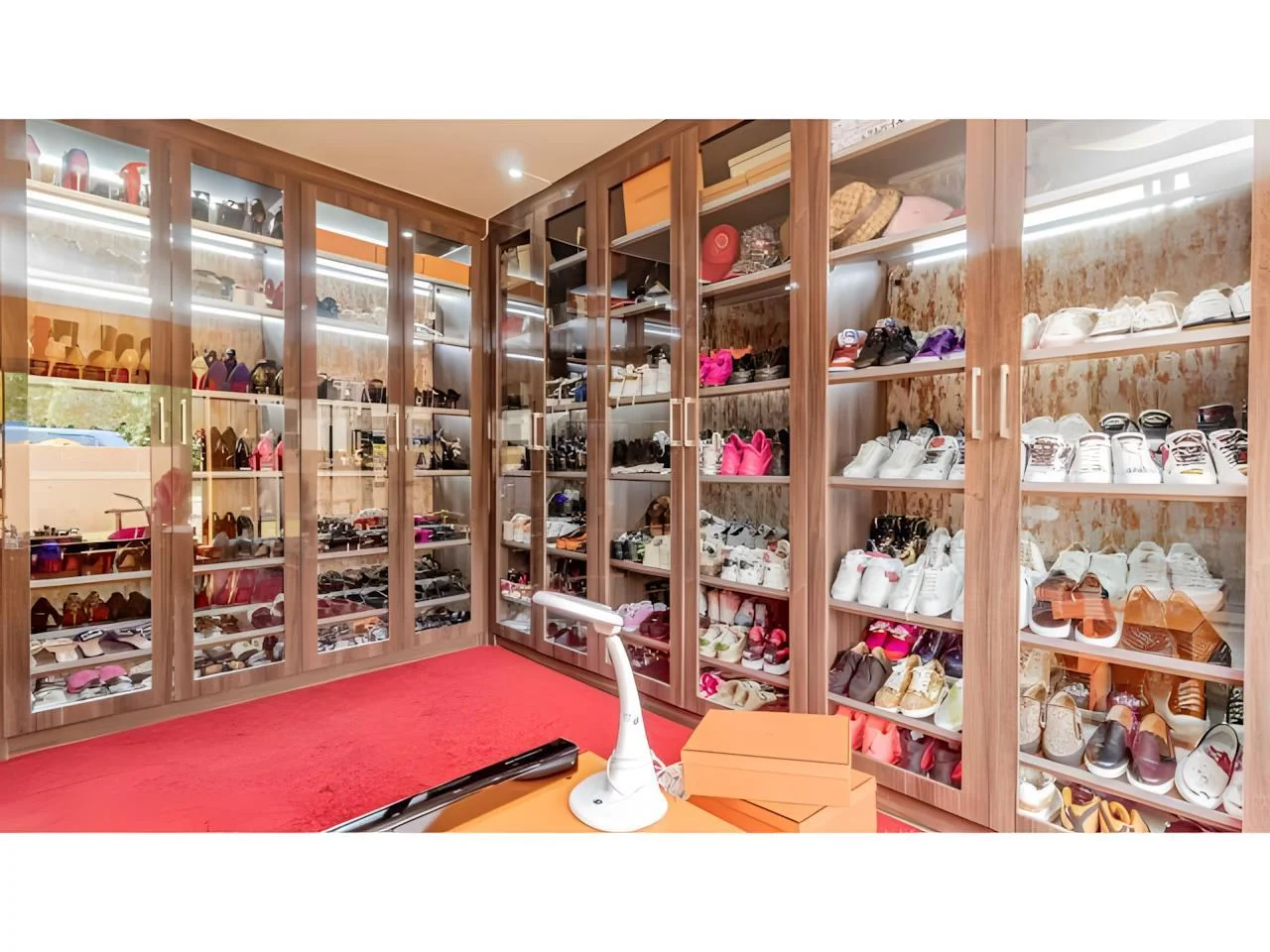 Luxurious 6 Bedroom Modern House in Midrand with Secure Living and Prime Location