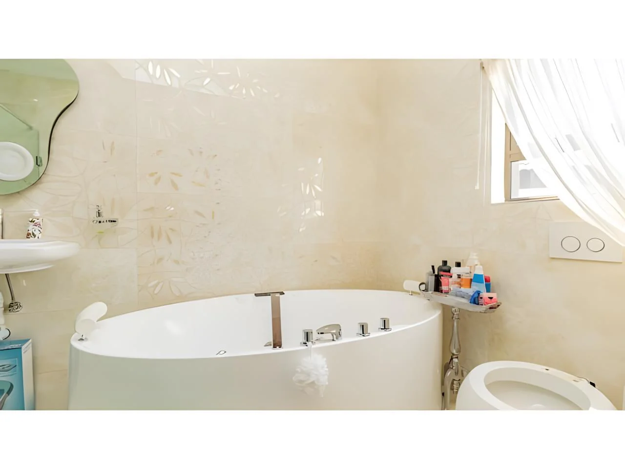 Luxurious 6 Bedroom Modern House in Midrand with Secure Living and Prime Location