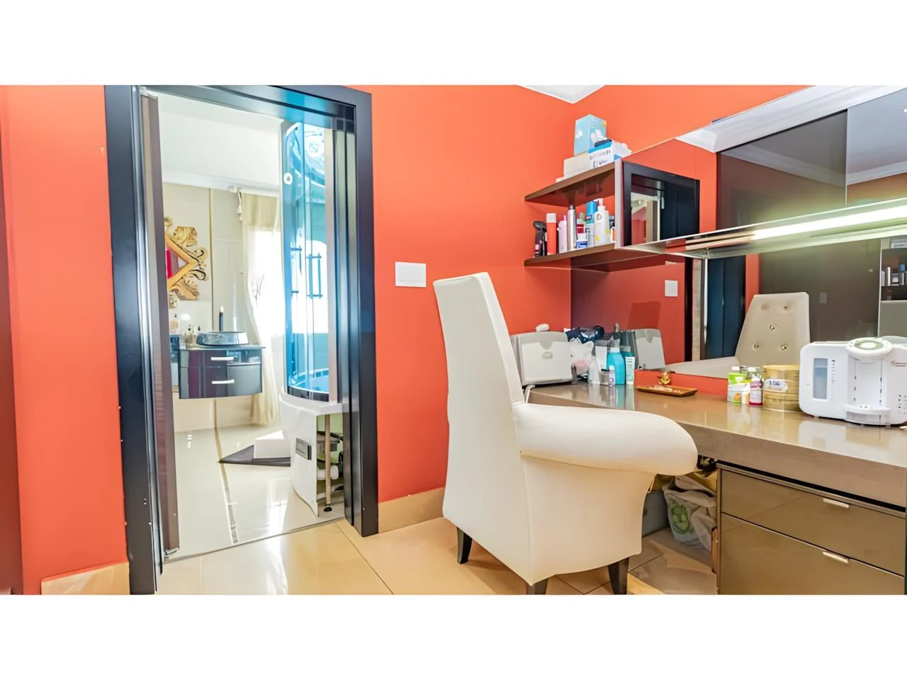 Luxurious 6 Bedroom Modern House in Midrand with Secure Living and Prime Location