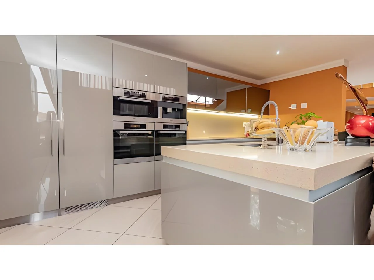 Luxurious 6 Bedroom Modern House in Midrand with Secure Living and Prime Location