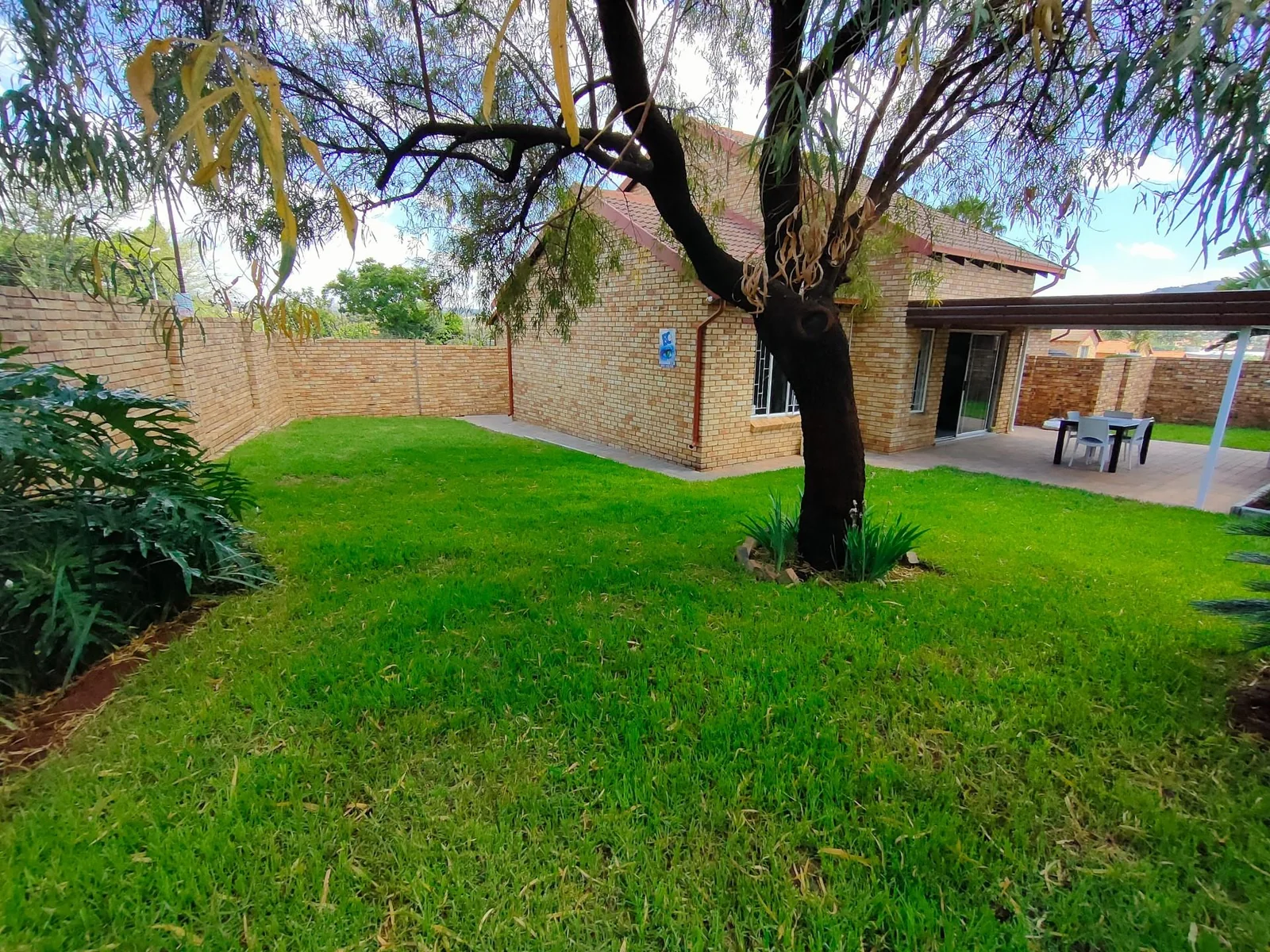 Renovated townhouse to let in access controlled complex.