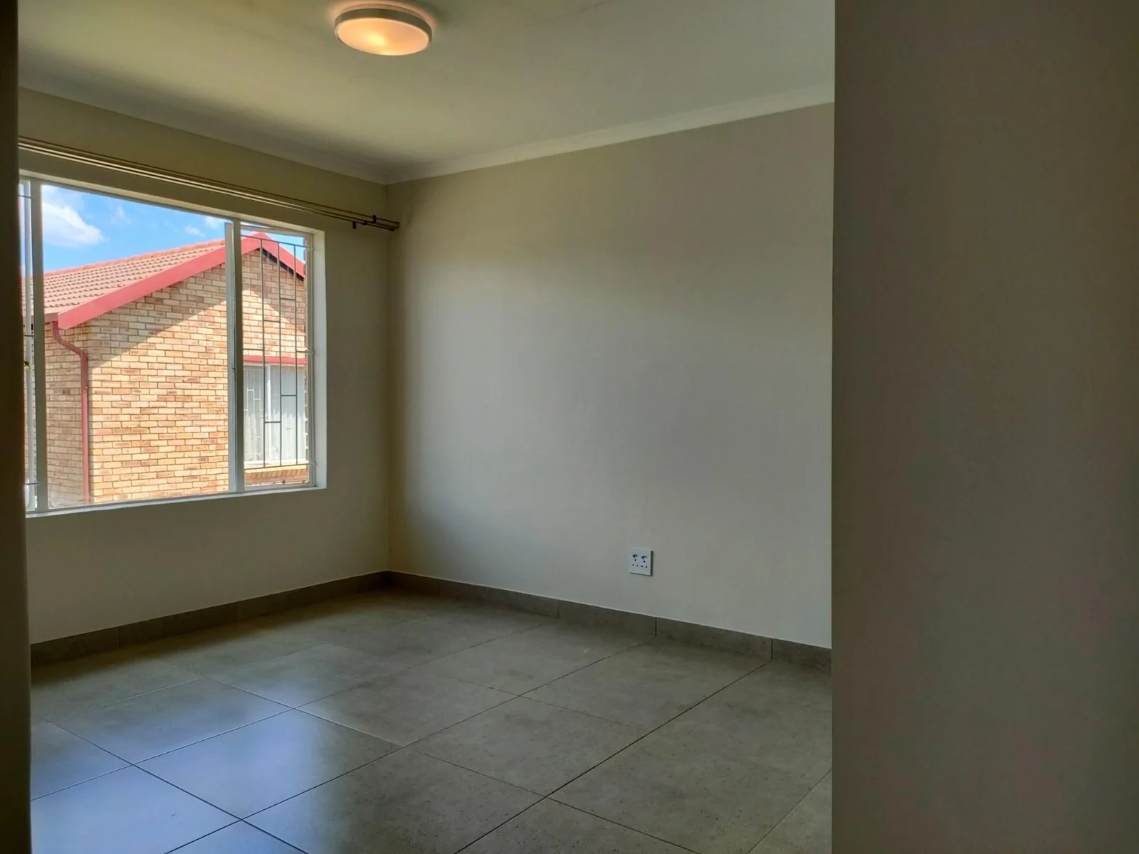 Renovated townhouse to let in access controlled complex.