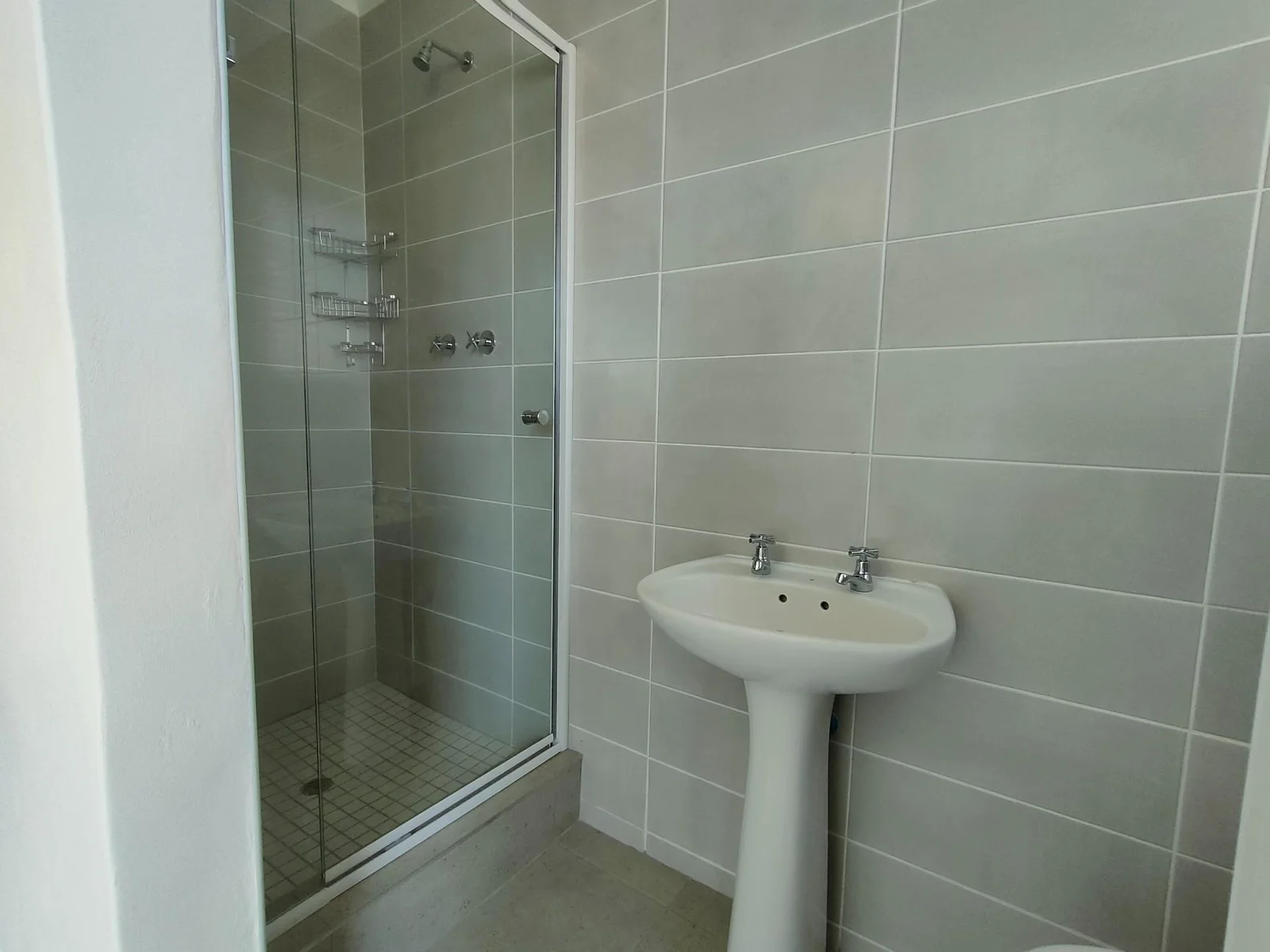 Renovated townhouse to let in access controlled complex.