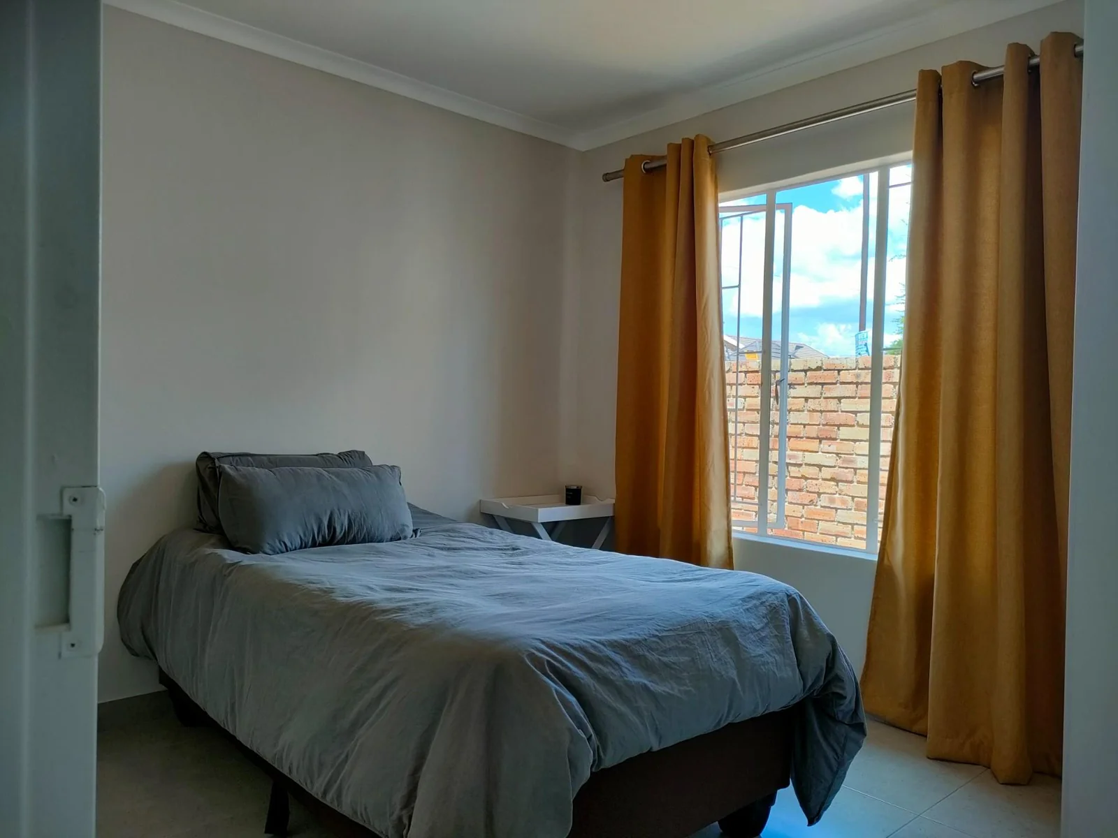 Renovated townhouse to let in access controlled complex.