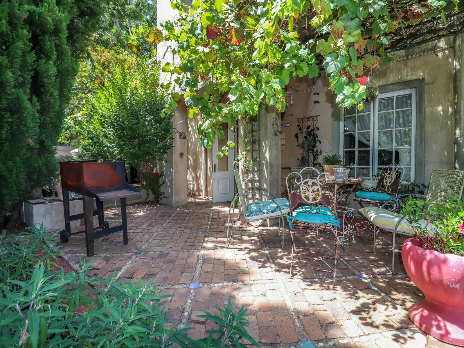 Furnished 4-Bedroom house with garden cottage to rent in Welgevonden Estate Stellenbosch from 1 October 2026