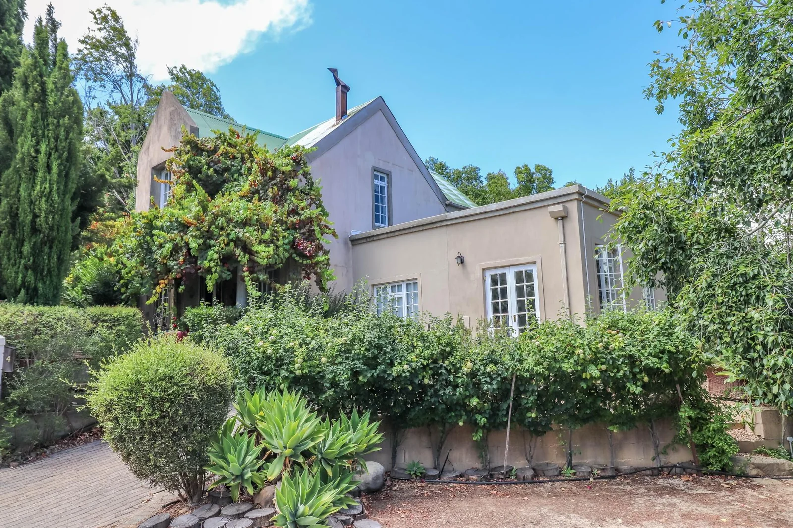 Furnished 4-Bedroom house with garden cottage to rent in Welgevonden Estate Stellenbosch from 1 October 2026