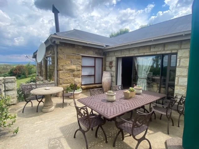 Sandstone Jewel in Kestell with an amazing view, borehole and huge garden!