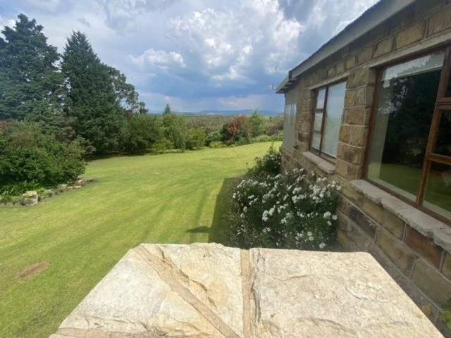 Sandstone Jewel in Kestell with an amazing view, borehole and huge garden!