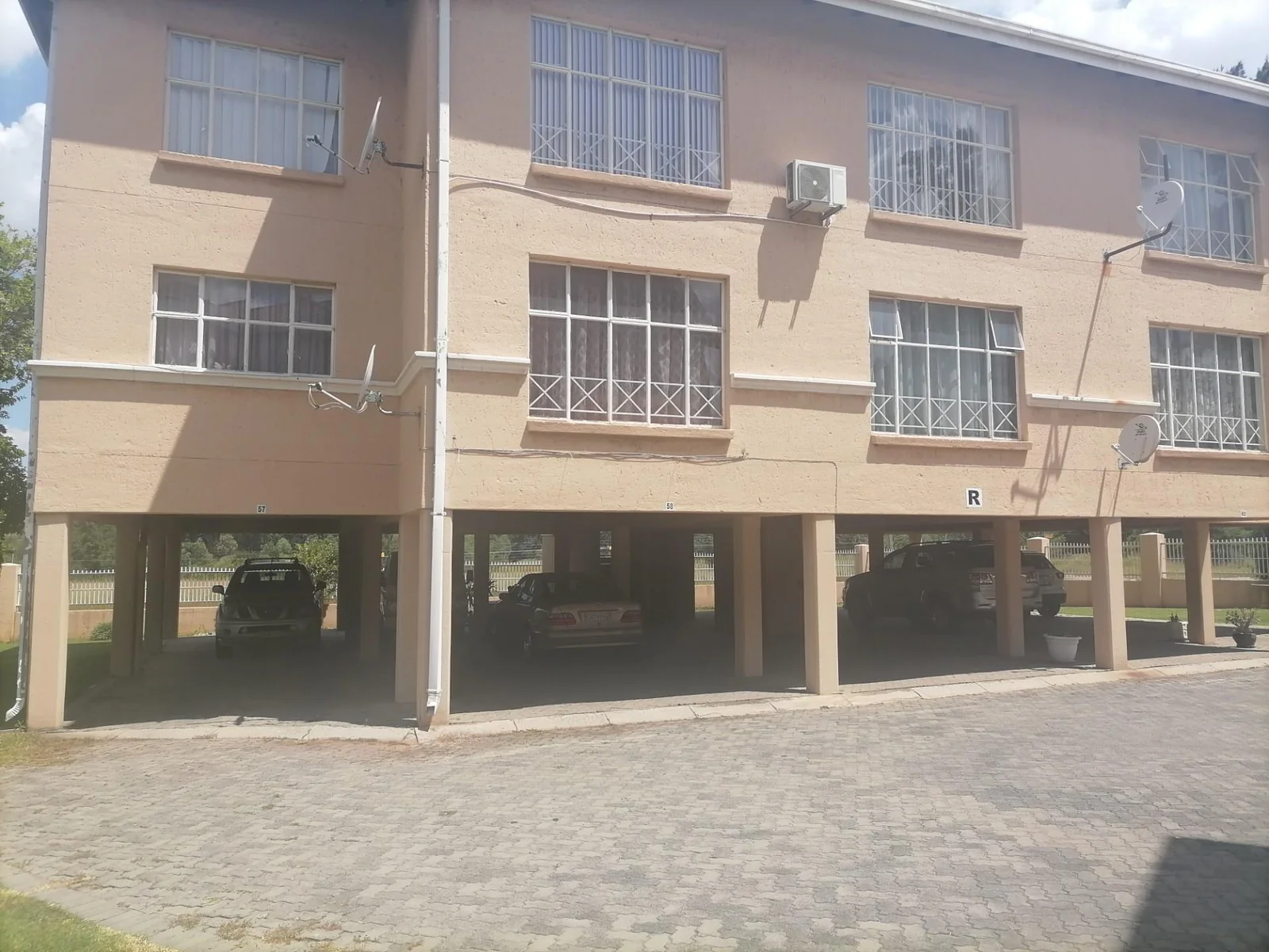 Spacious & secure 3 Bedroomed townhouse for sale in Three Rivers.