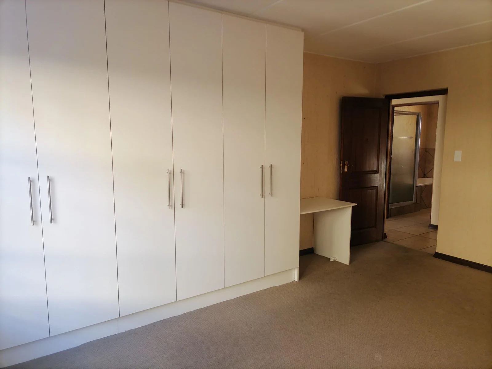 Lock up and go! Secure 2 bedroom flat to let!