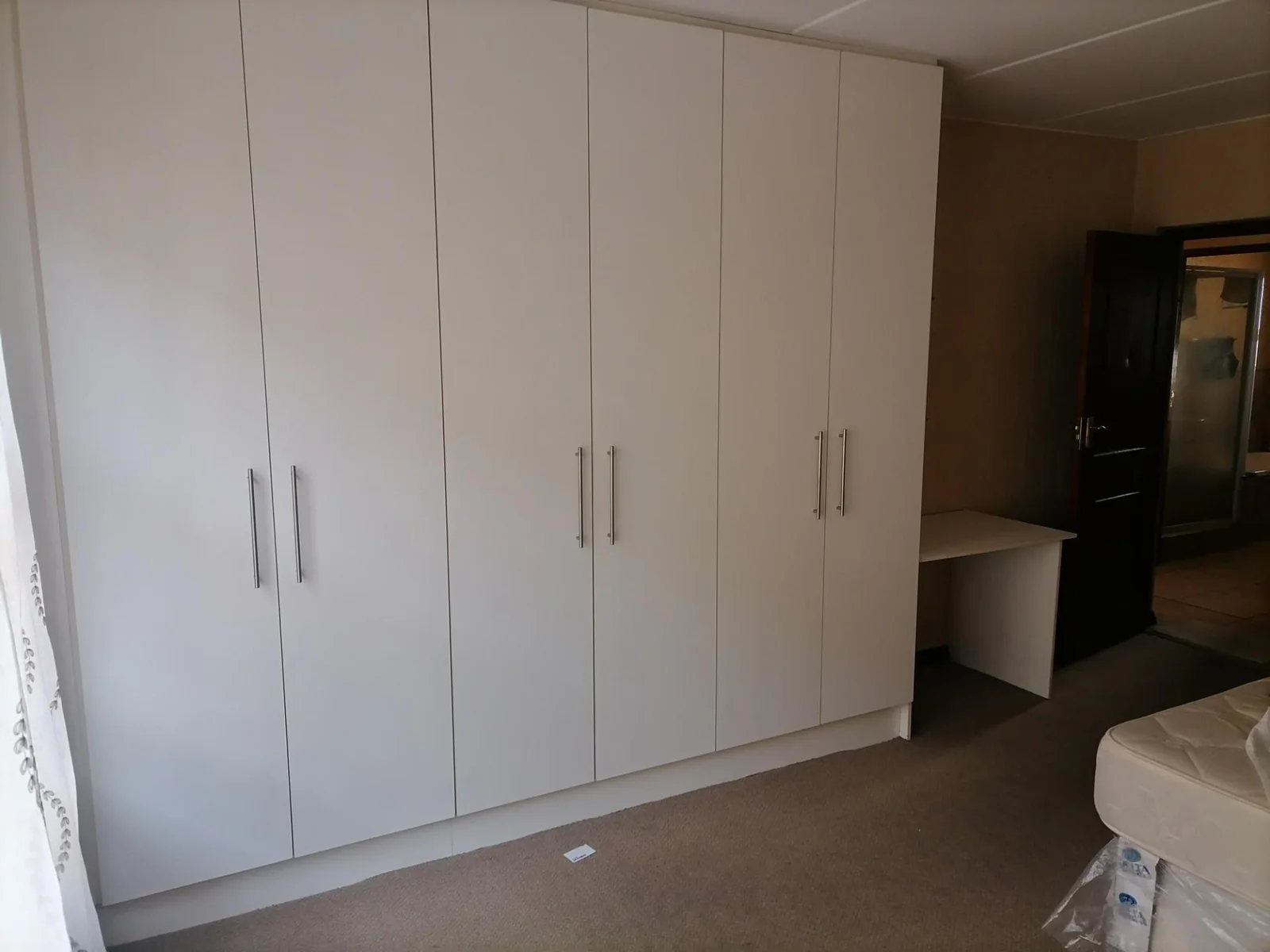 Lock up and go! Secure 2 bedroom flat to let!