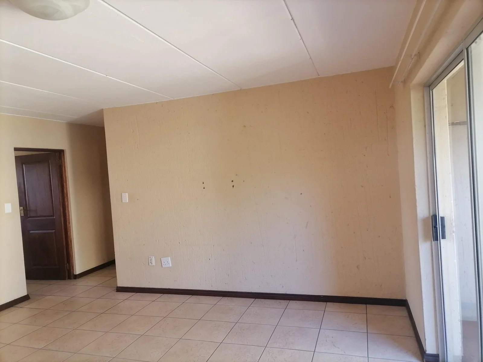 Lock up and go! Secure 2 bedroom flat to let!