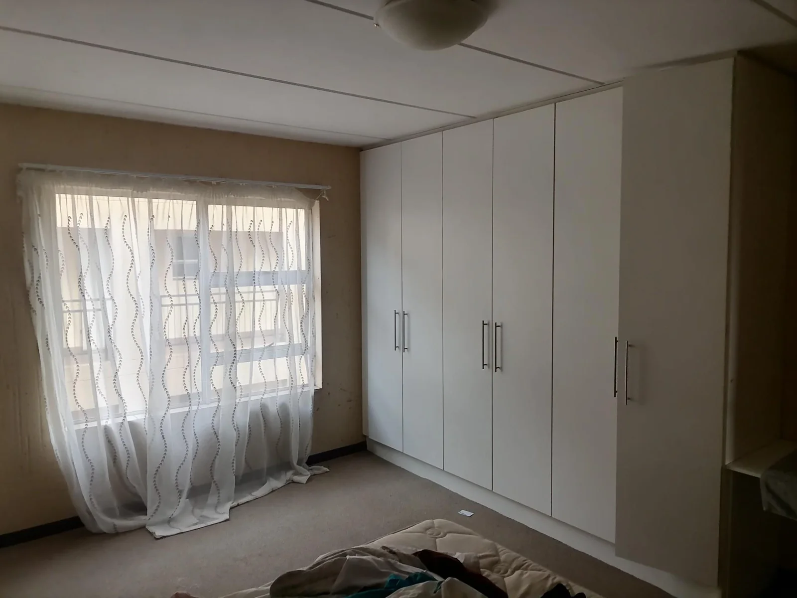 Lock up and go! Secure 2 bedroom flat to let!