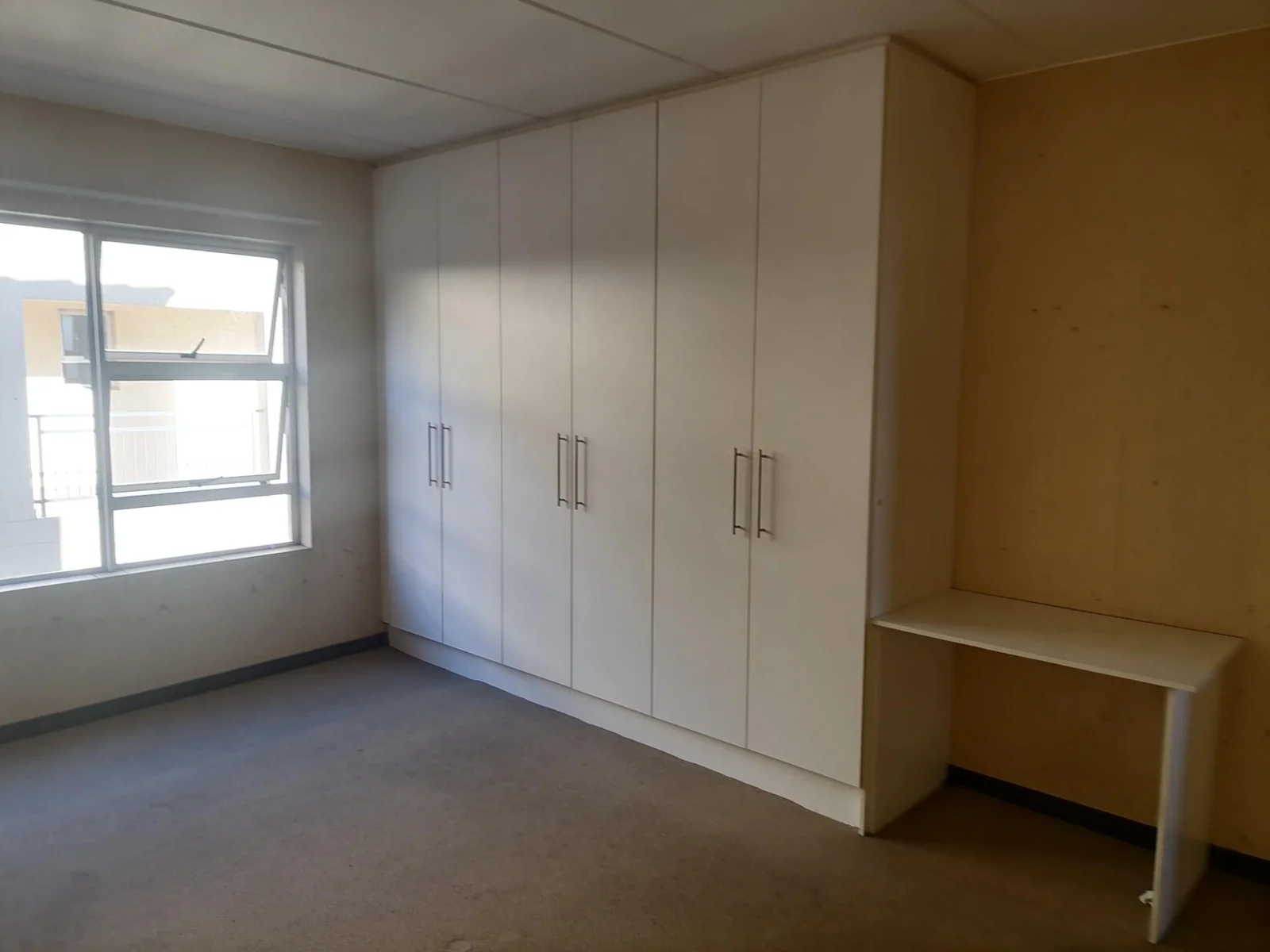 Lock up and go! Secure 2 bedroom flat to let!