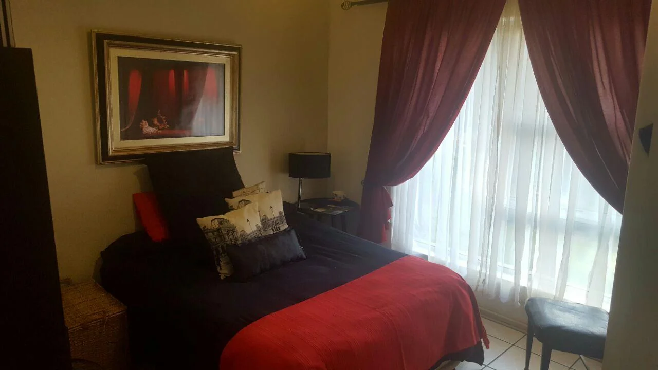 Flat in Vaalpark to rent in well sought after complex!