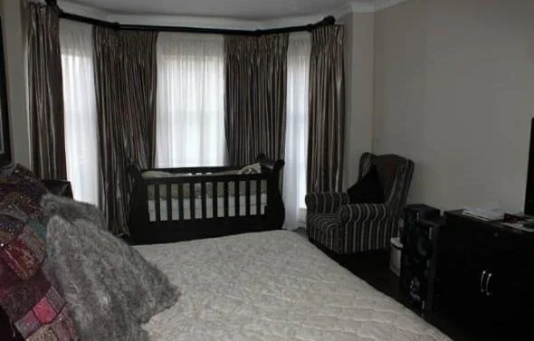 Stylish 3 bedroom townhouse with private garden to let in Three Rivers Proper.