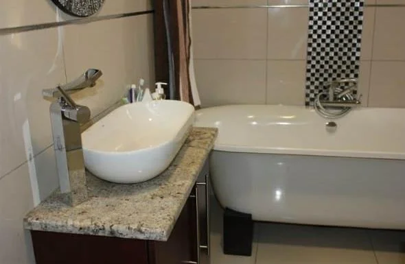 Stylish 3 bedroom townhouse with private garden to let in Three Rivers Proper.