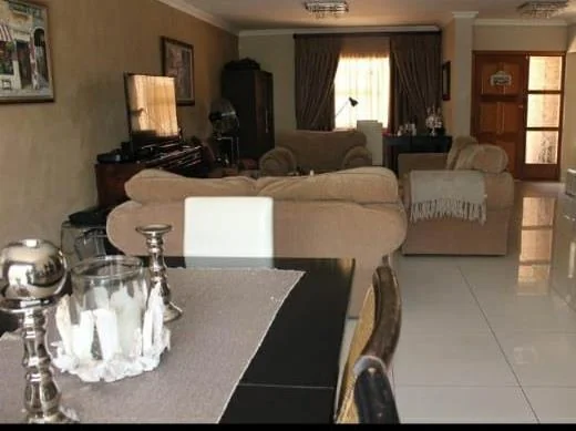 Stylish 3 bedroom townhouse with private garden to let in Three Rivers Proper.