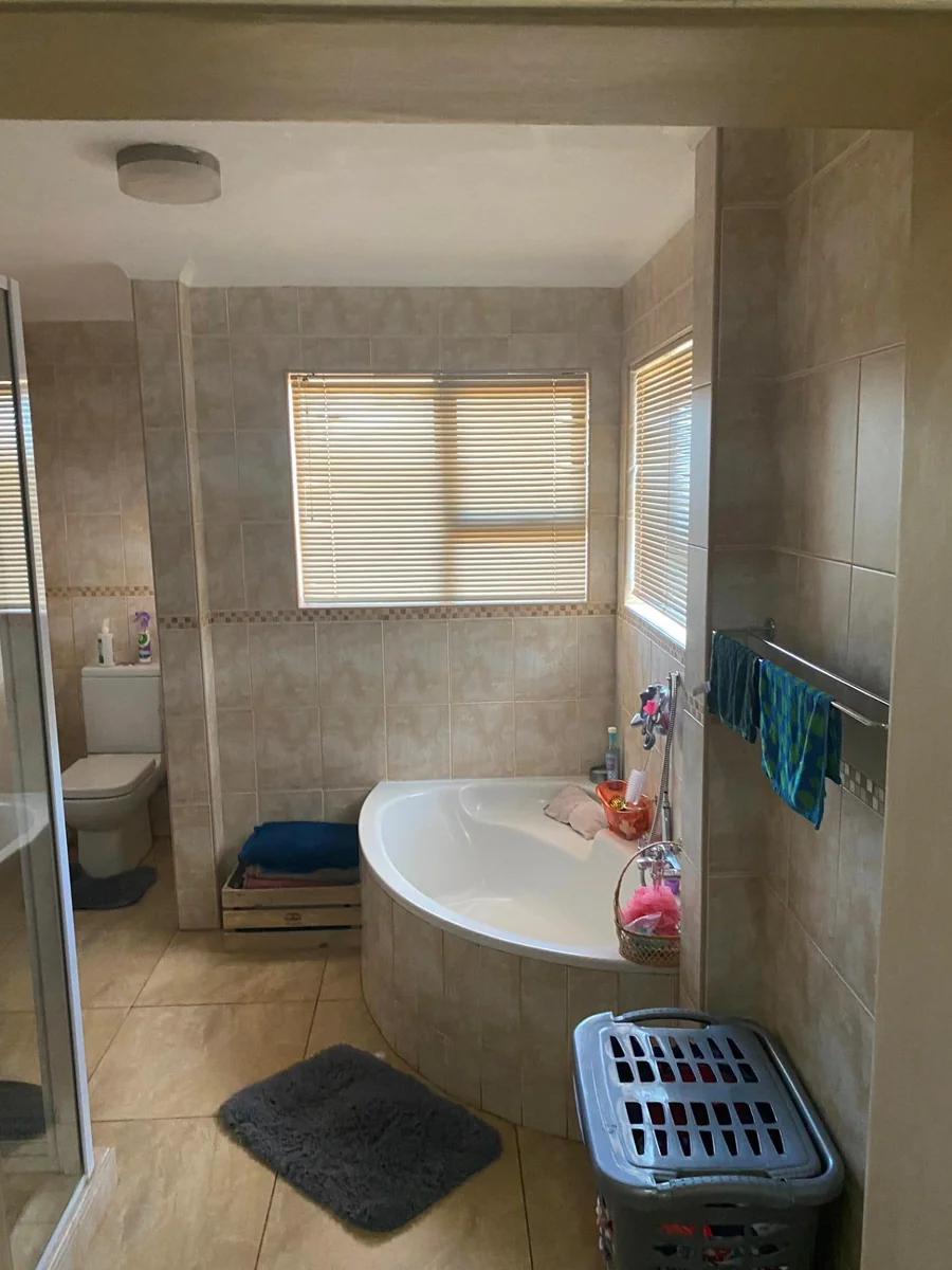 4 Bedroom House For Sale on Golf Estate