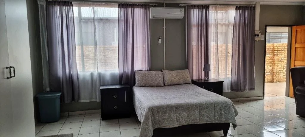 Bachelor flat to rent