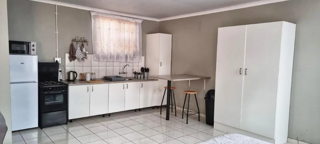 Bachelor flat to rent
