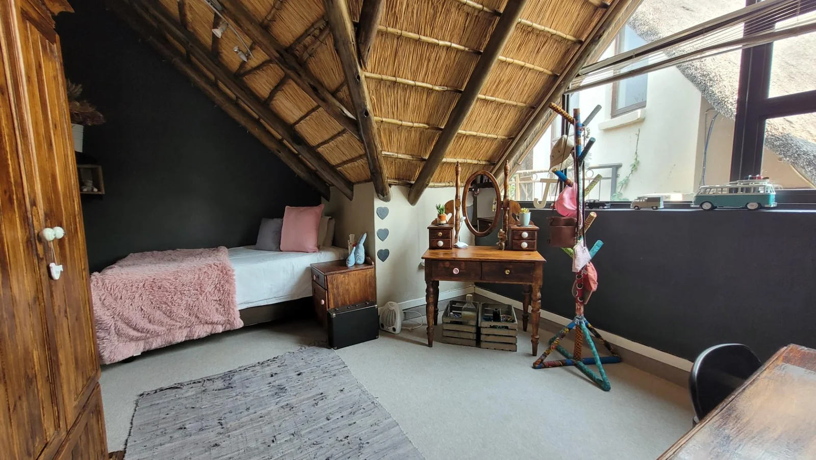 Home, office and entertainment all under one roof in Eureka.