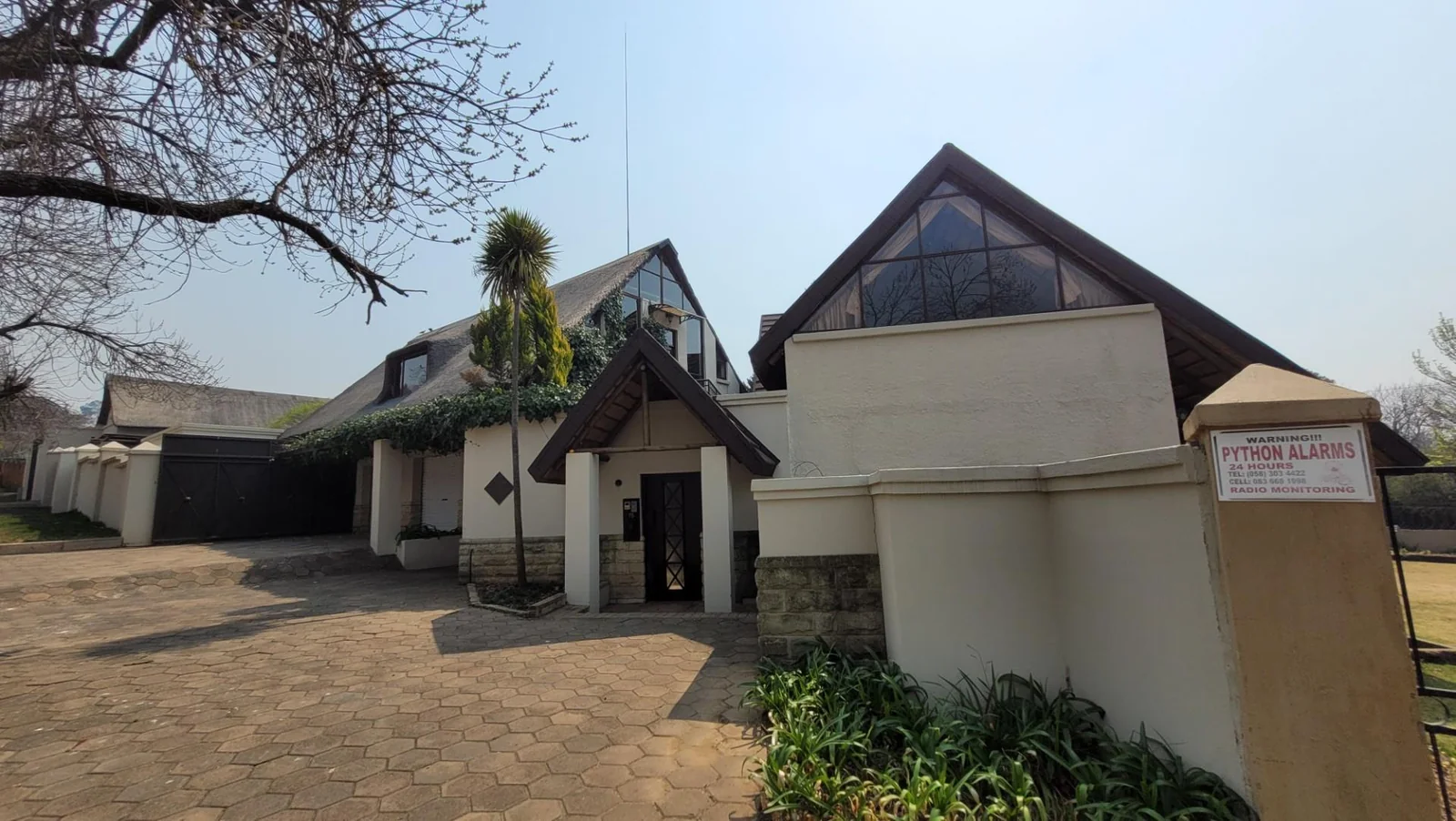 Home, office and entertainment all under one roof in Eureka.