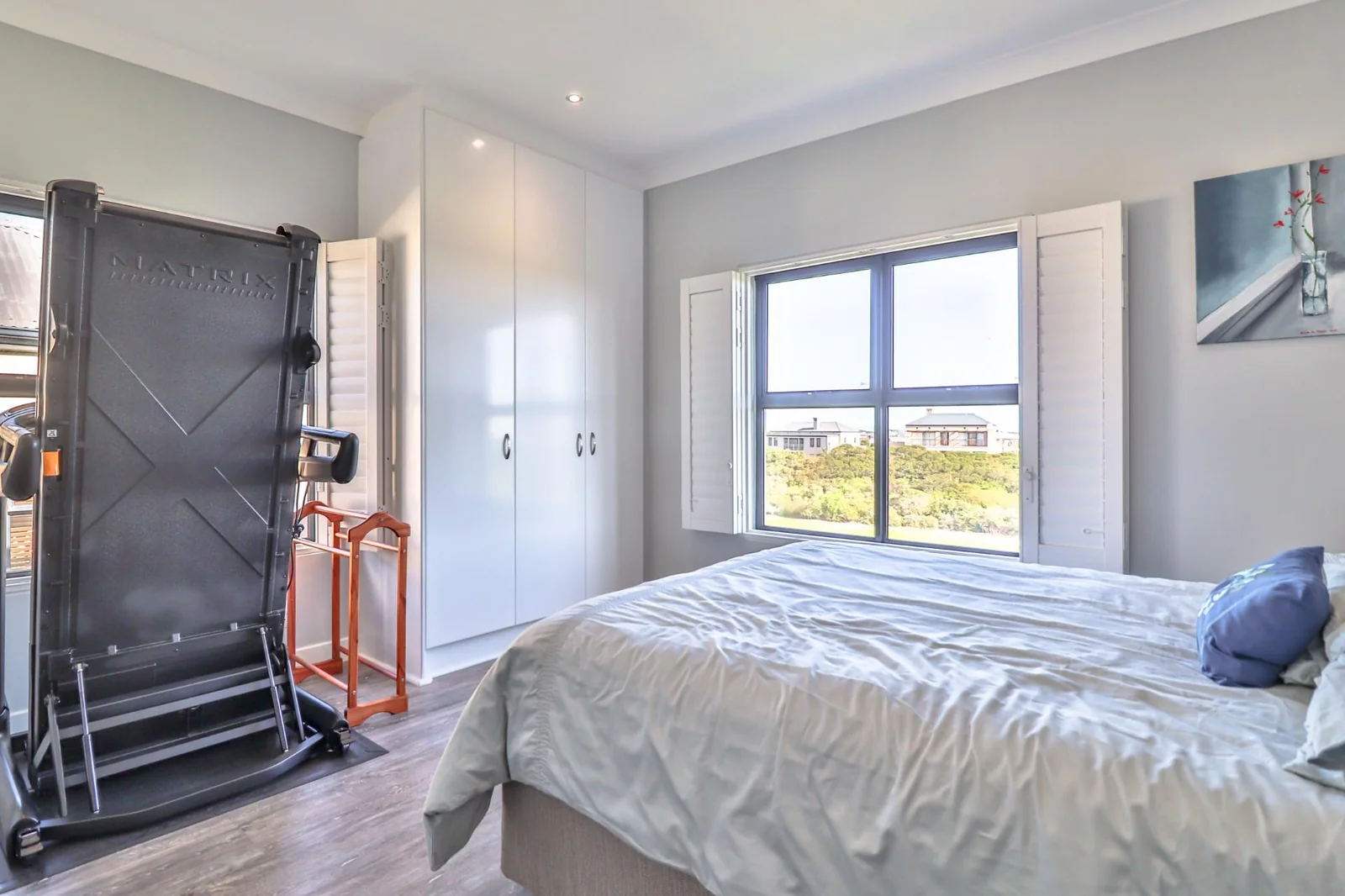 Modern Immaculate Unfurnished Apartment