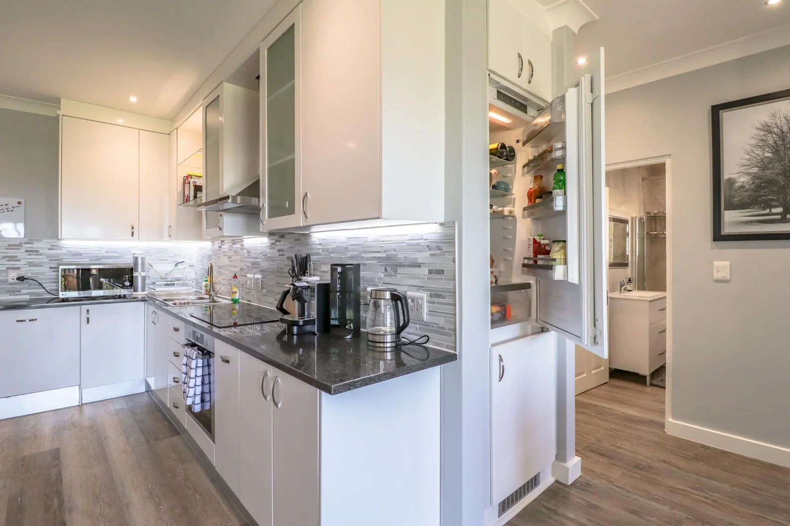 Modern Immaculate Unfurnished Apartment