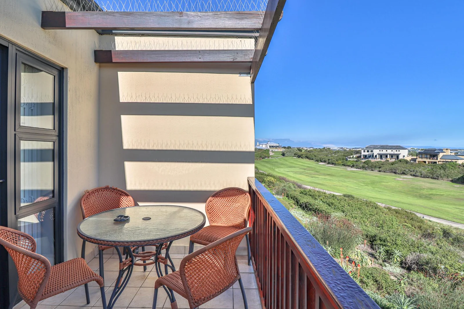 Modern Immaculate Unfurnished Apartment