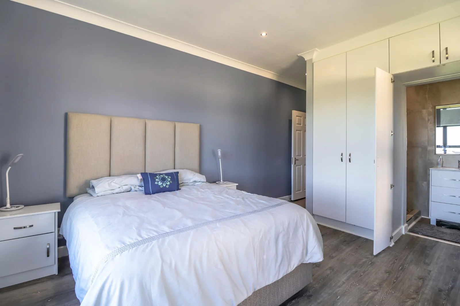 Modern Immaculate Unfurnished Apartment