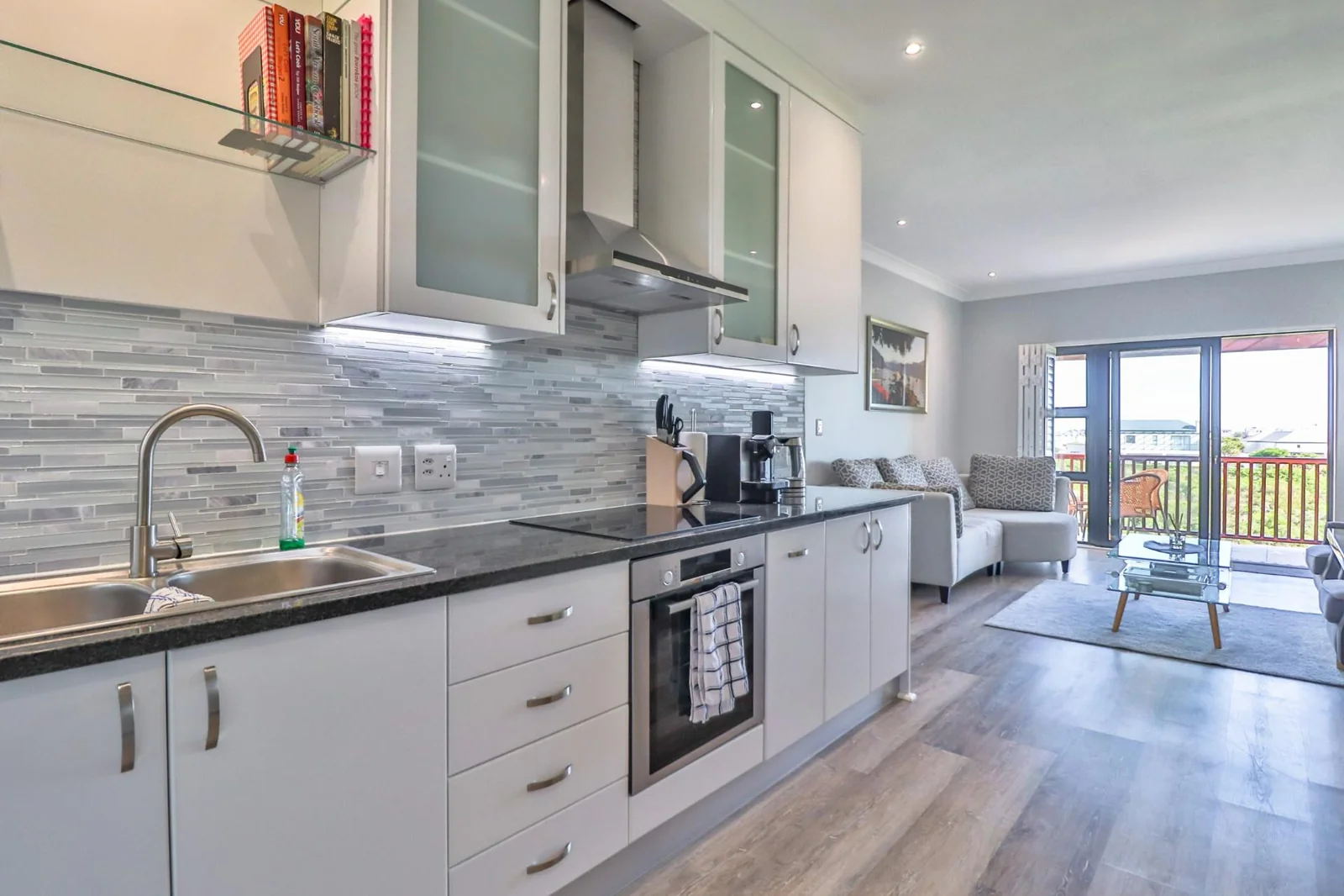 Modern Immaculate Unfurnished Apartment