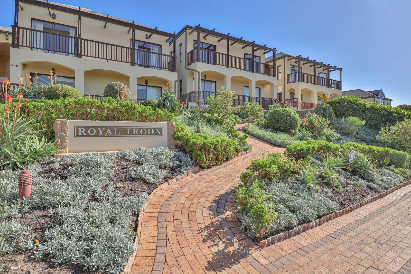 Modern Immaculate Unfurnished Apartment