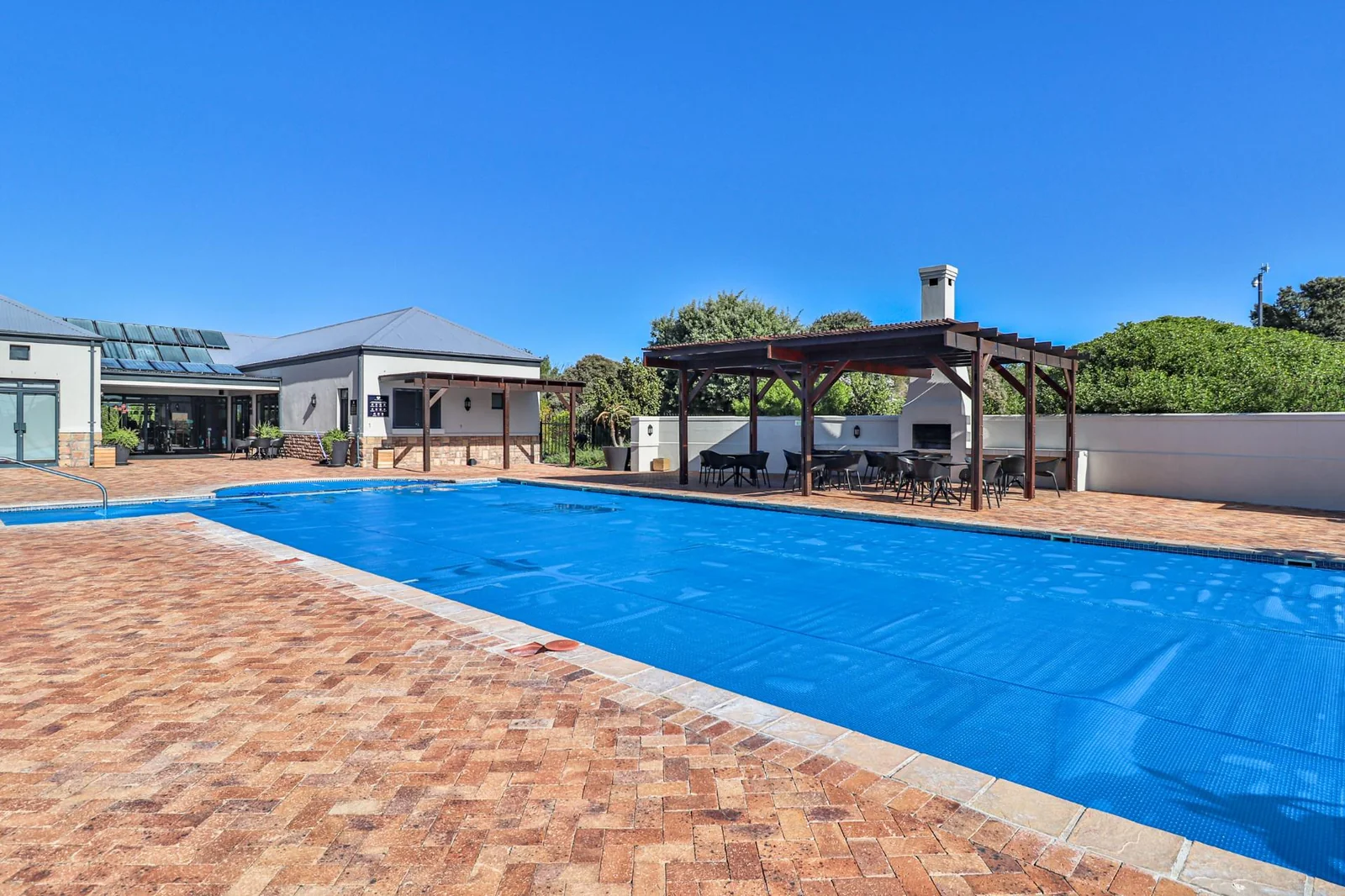 Modern Immaculate Unfurnished Apartment