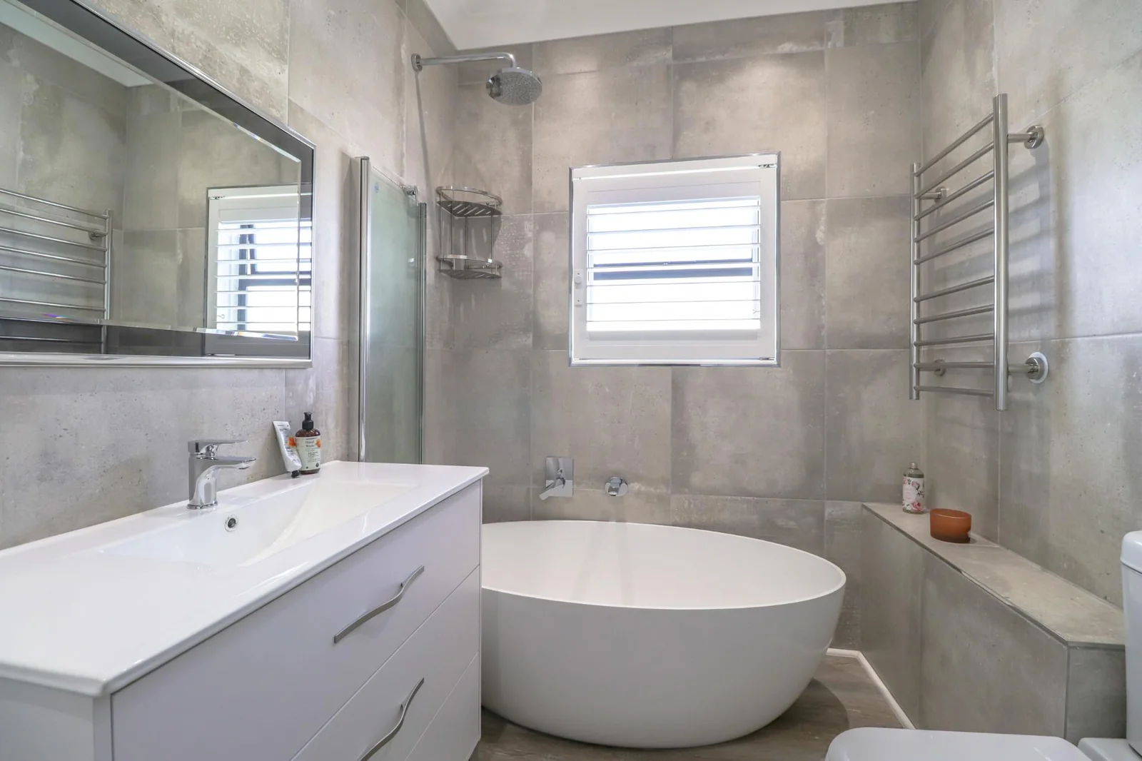 Modern Immaculate Unfurnished Apartment