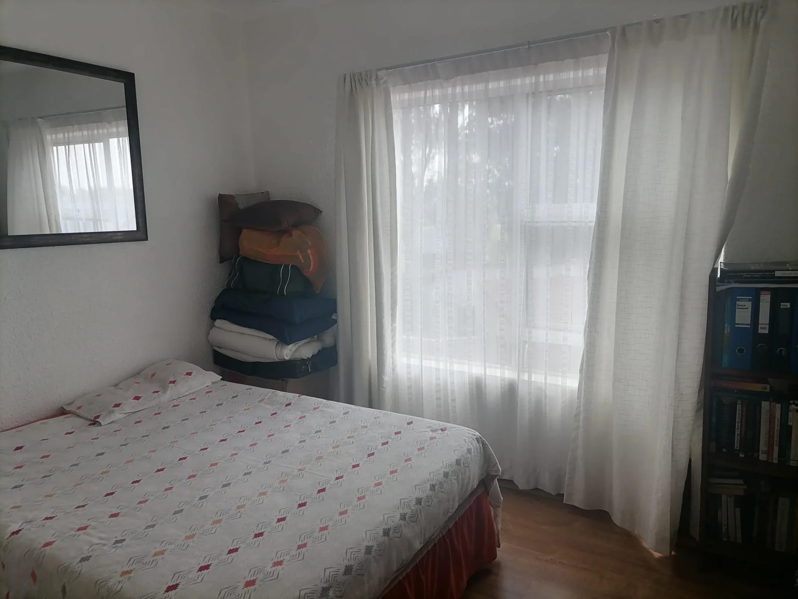 Secure 2 bedroom townhouse in Vaal Park, perfectly located for a permanent holiday!<br/><br/>