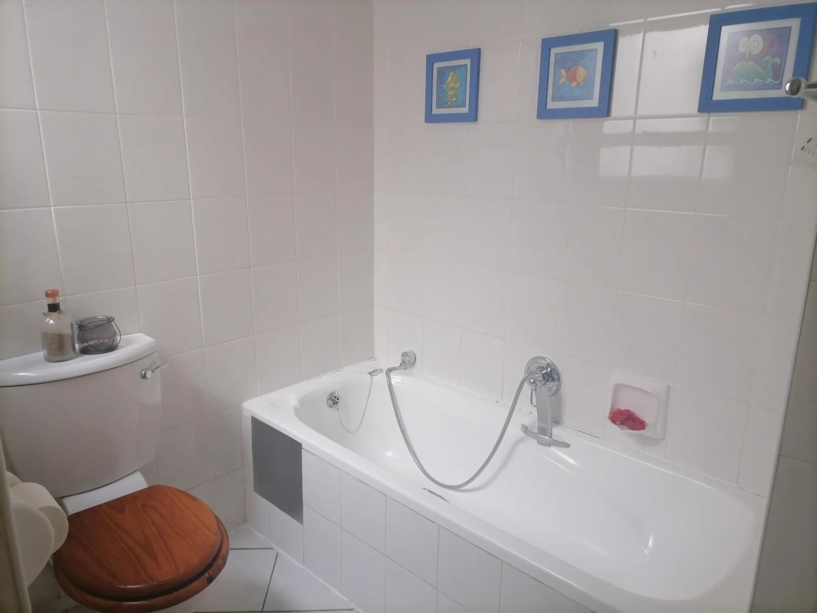Secure 2 bedroom townhouse in Vaal Park, perfectly located for a permanent holiday!<br/><br/>