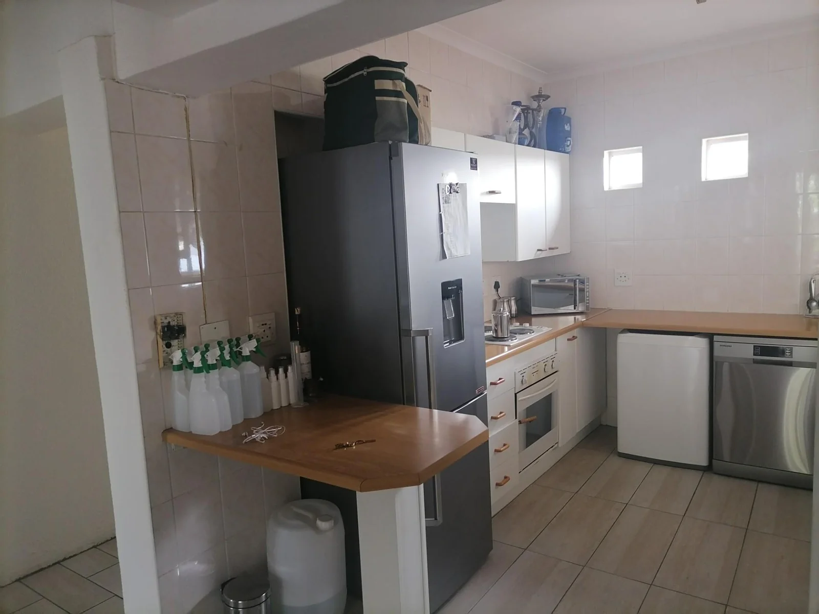 Secure 2 bedroom townhouse in Vaal Park, perfectly located for a permanent holiday!<br/><br/>
