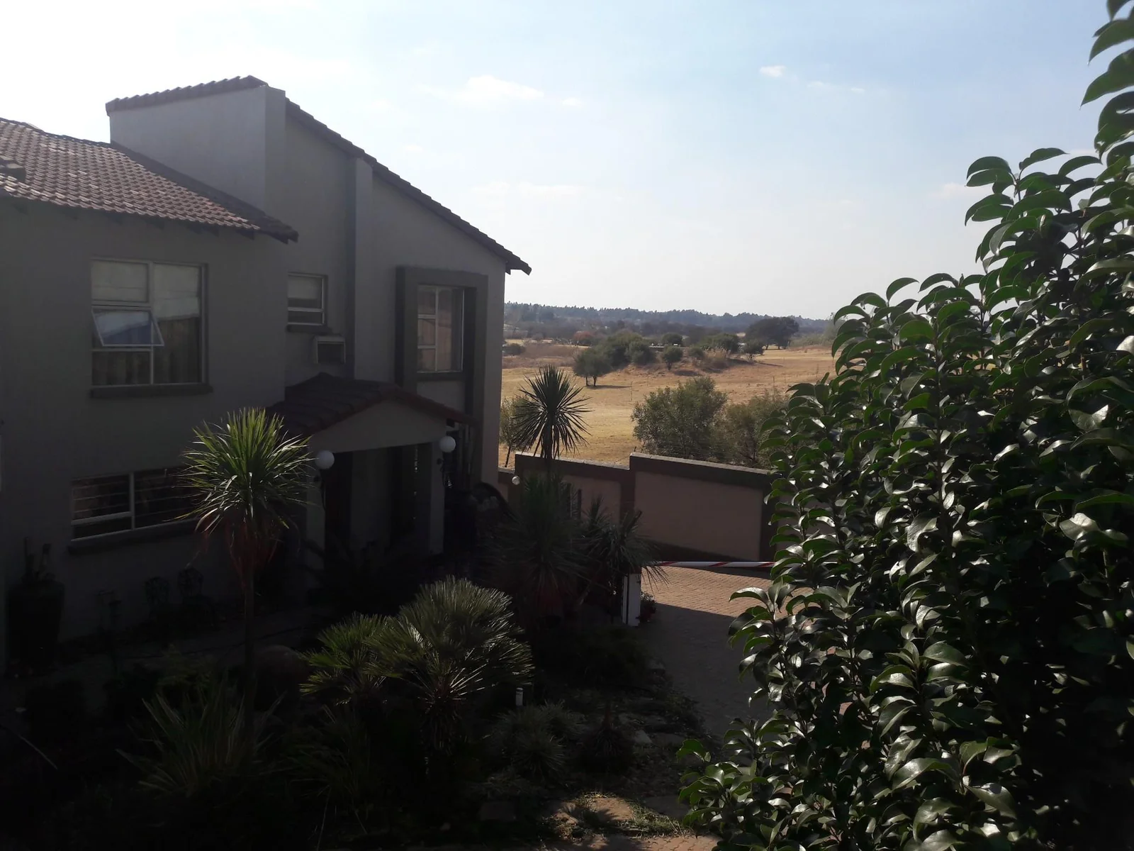 Secure 2 bedroom townhouse in Vaal Park, perfectly located for a permanent holiday!<br/><br/>