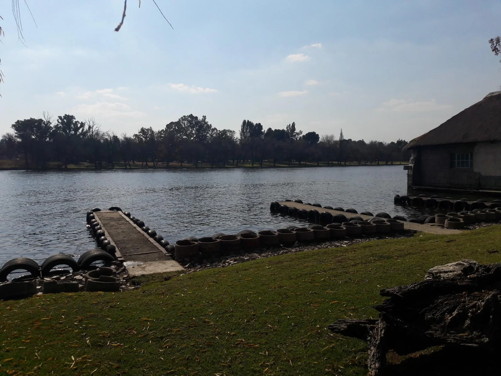 Secure 2 bedroom townhouse in Vaal Park, perfectly located for a permanent holiday!<br/><br/>