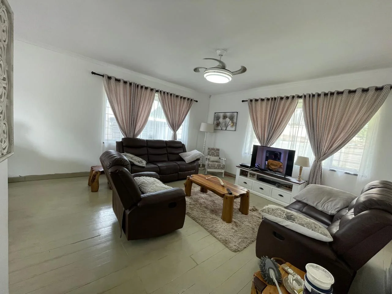 3 Bedroom house with pool and cottage in Umbilo