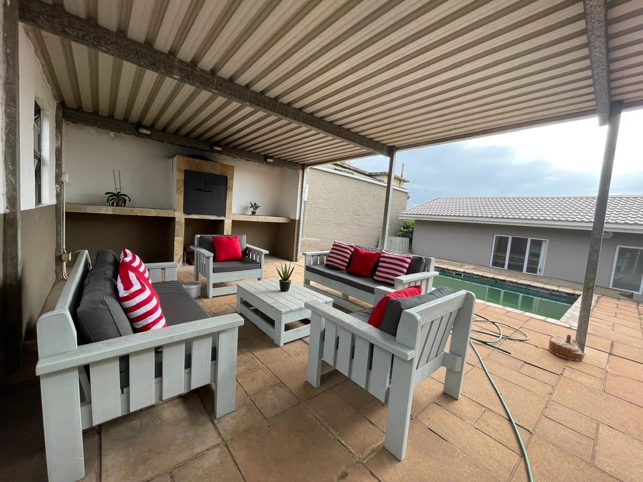 3 Bedroom house with pool and cottage in Umbilo